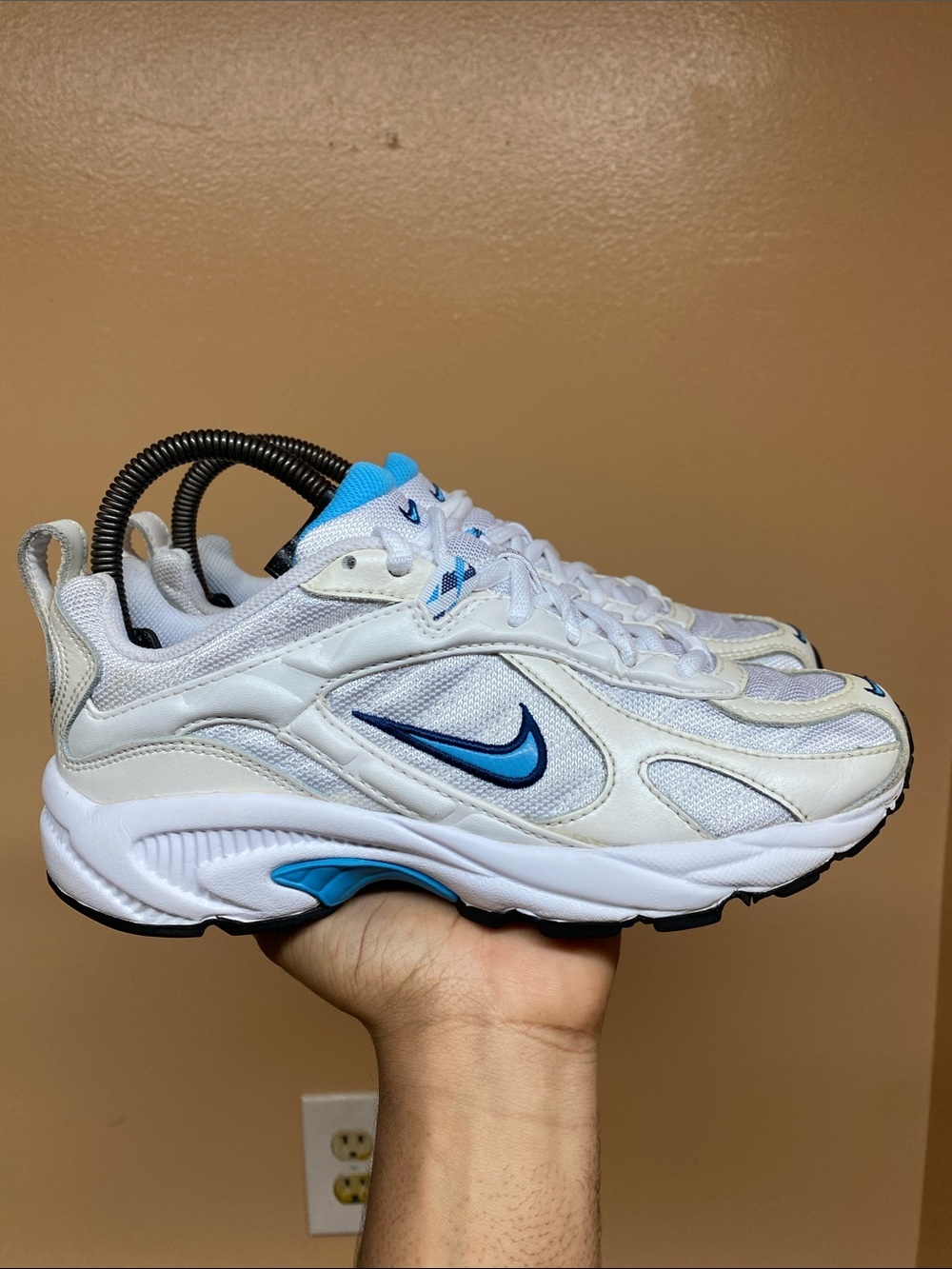 Rare 2009 Nike Xccelerator TR Women’s Running Sneakers Size 7 “White Cream Blue”